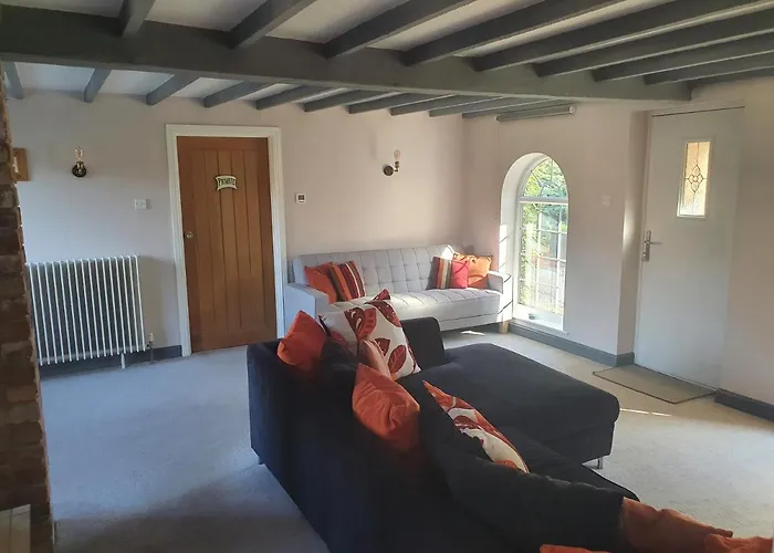 Willow Tree Farm Cottage With Bbq Hut