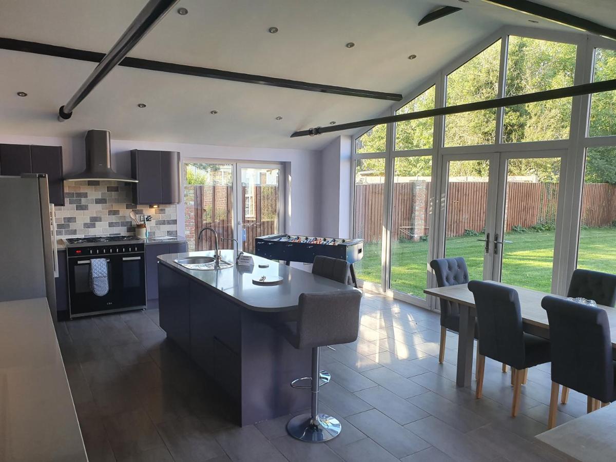 Willow Tree Farm With Bbq Hut